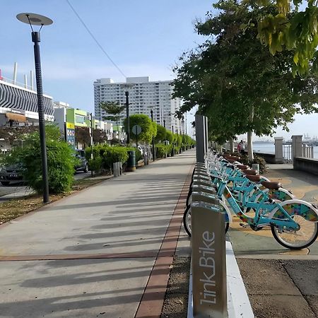 Maritime Seaview Suites Penang Georgetown Exterior foto