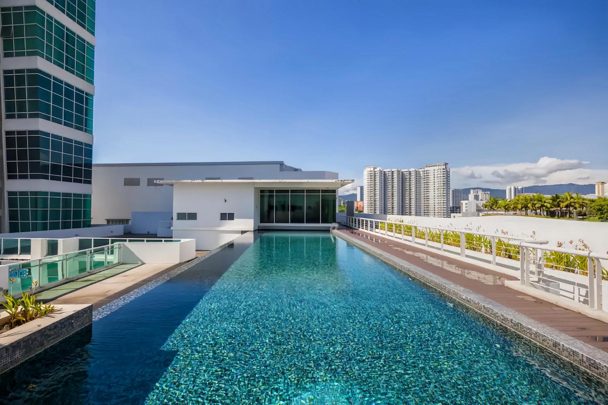 Maritime Seaview Suites Penang Georgetown Exterior foto
