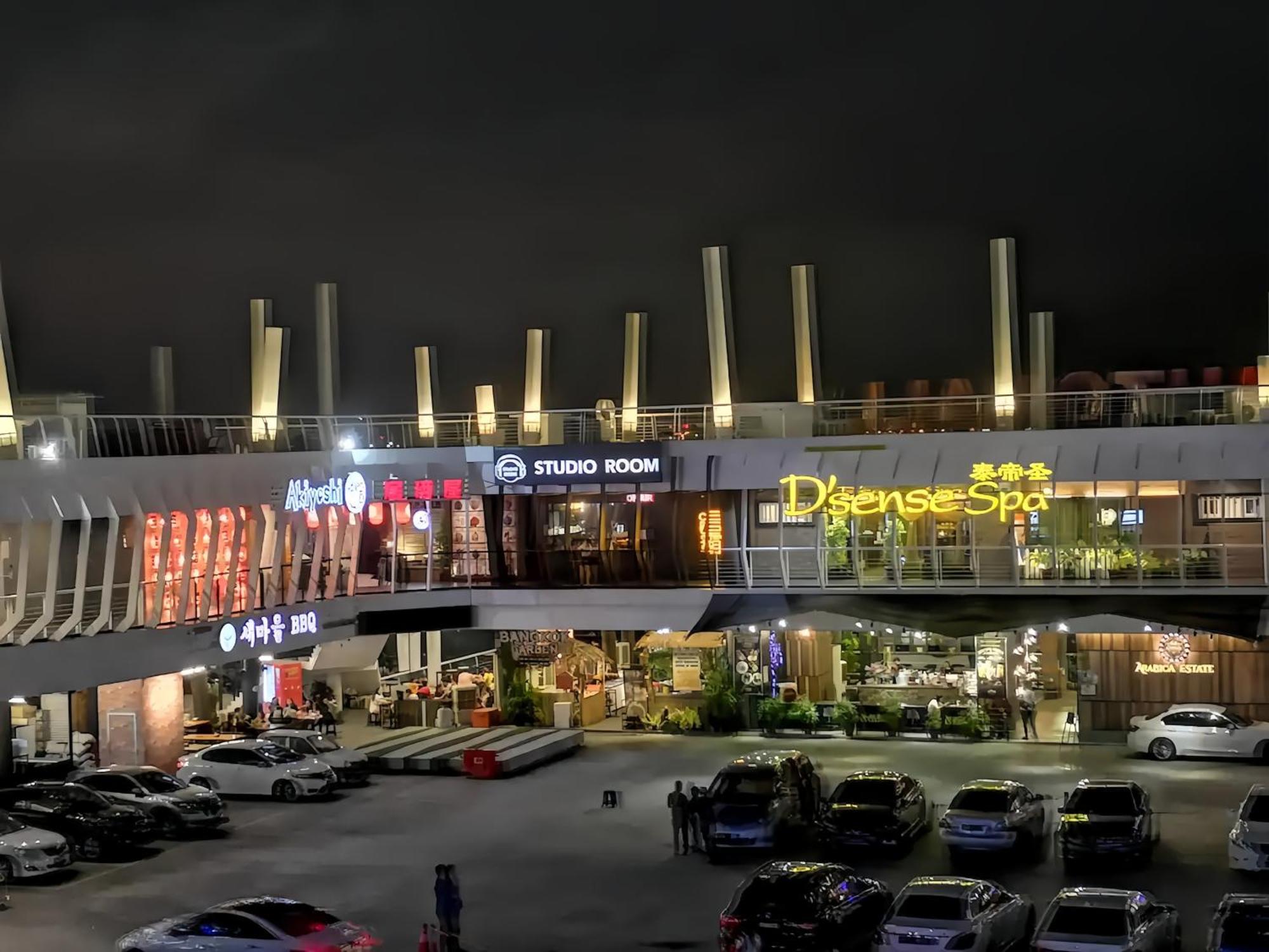 Maritime Seaview Suites Penang Georgetown Exterior foto