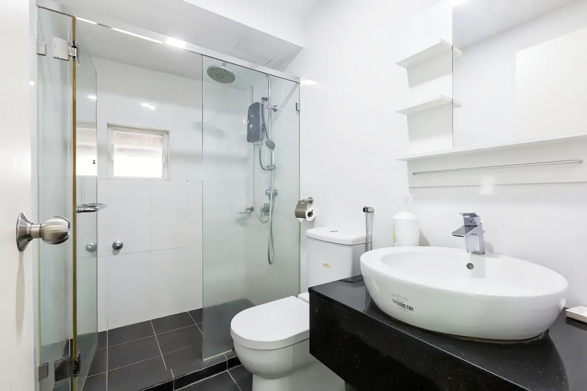 Maritime Seaview Suites Penang Georgetown Exterior foto