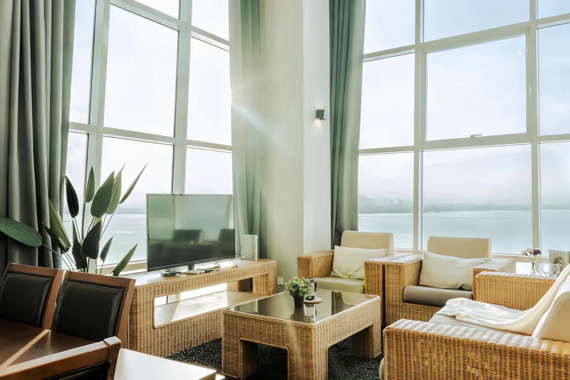 Maritime Seaview Suites Penang Georgetown Exterior foto