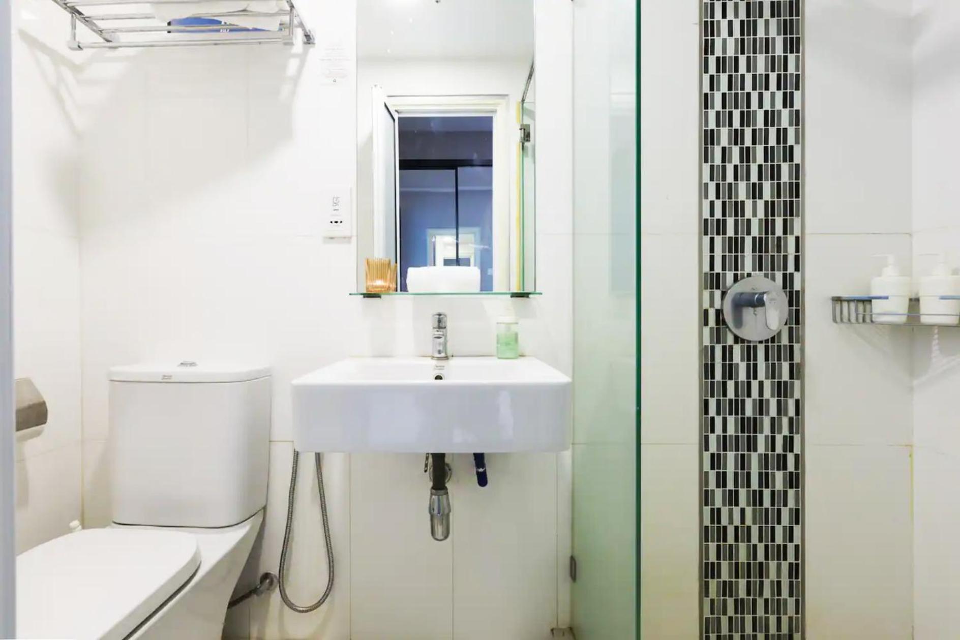 Maritime Seaview Suites Penang Georgetown Exterior foto